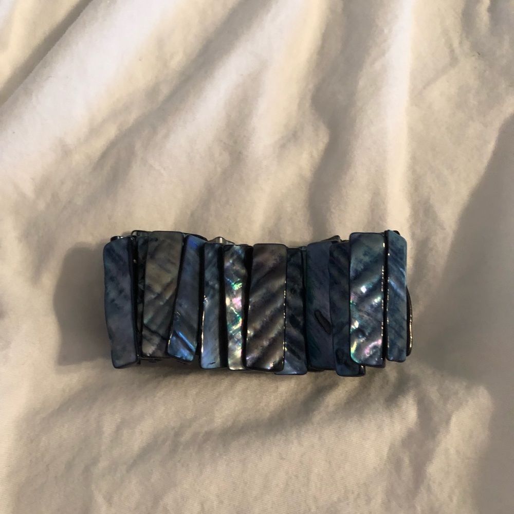 Shell Bracelet - Picture 2 of 3